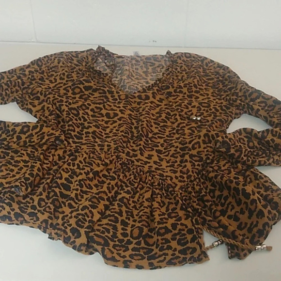TIME AND TRU ASYMETRICAL PEPLUM SHIRT IN LEOPARD - Picture 11 of 11